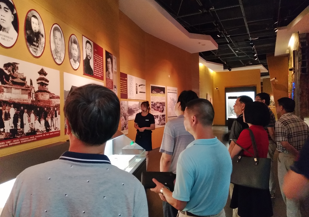 2017年七一参加梅列区住建局党委组织的到三明市博物馆学习革命历史.jpg